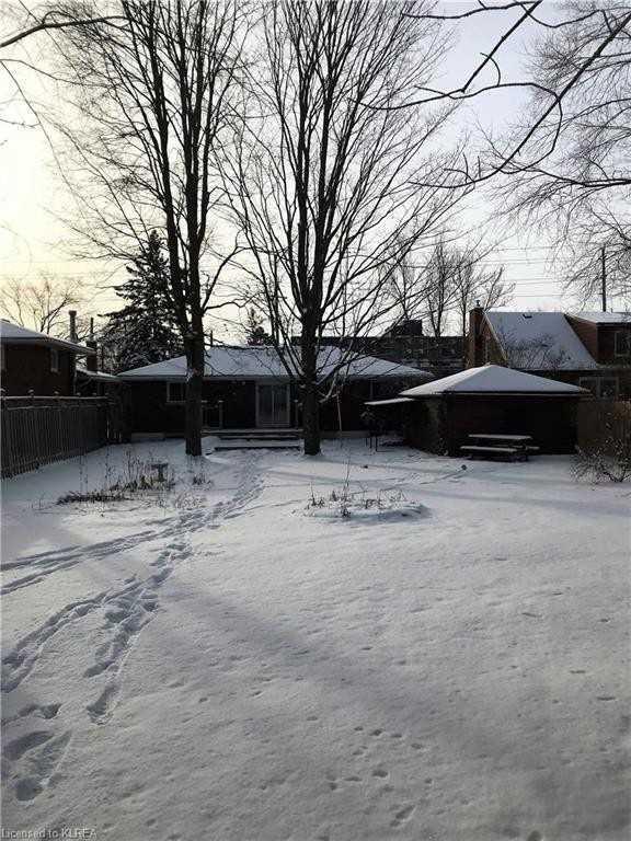 864 Sherbrook St, House detached with 3 bedrooms, 2 bathrooms and 3 parking in Peterborough ON | Image 4