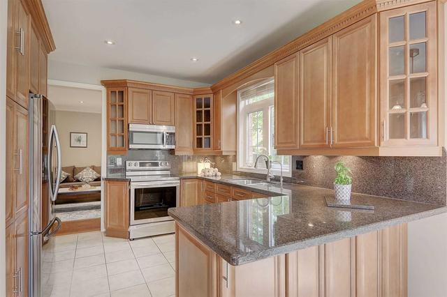 52 Medoc Pl, House detached with 5 bedrooms, 5 bathrooms and 6 parking in Vaughan ON | Image 7