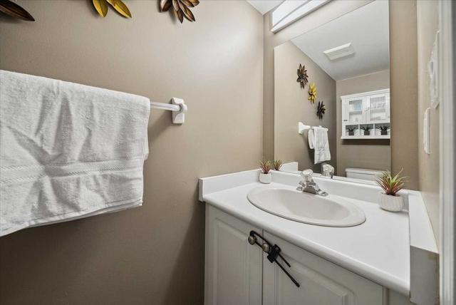 1222 Fox Cres, House detached with 4 bedrooms, 3 bathrooms and 4 parking in Milton ON | Image 9