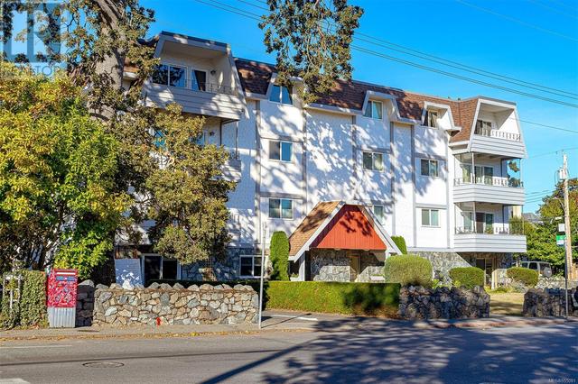 202 - 2340 Oak Bay Ave, Condo with 3 bedrooms, 2 bathrooms and 1 parking in Oak Bay BC | Image 1