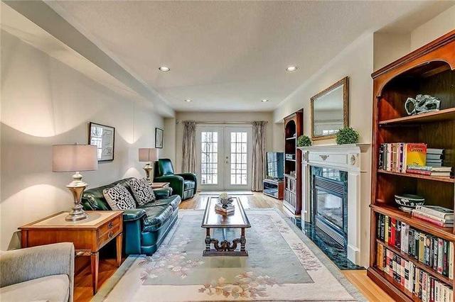 5 - 2303 Hill Ridge Crt, Townhouse with 3 bedrooms, 3 bathrooms and 2 parking in Oakville ON | Image 18