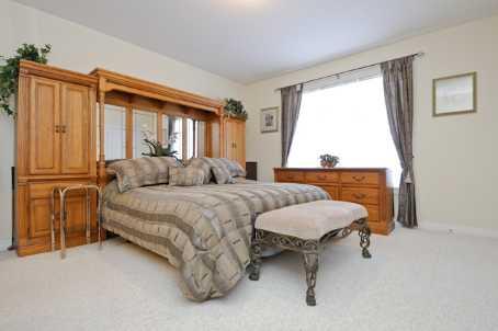 860 Coldstream St, House detached with 2 bedrooms, 3 bathrooms and 4 parking in Oshawa ON | Image 6