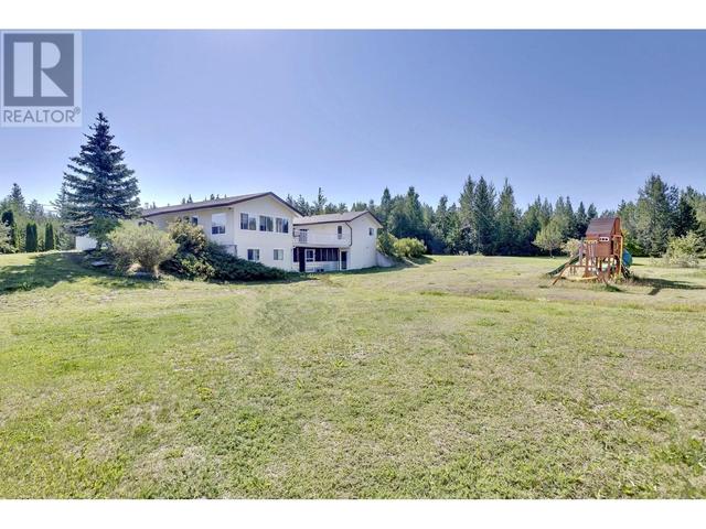 8625 Lynn Drive, House detached with 4 bedrooms, 3 bathrooms and null parking in Fraser Fort George C BC | Image 3