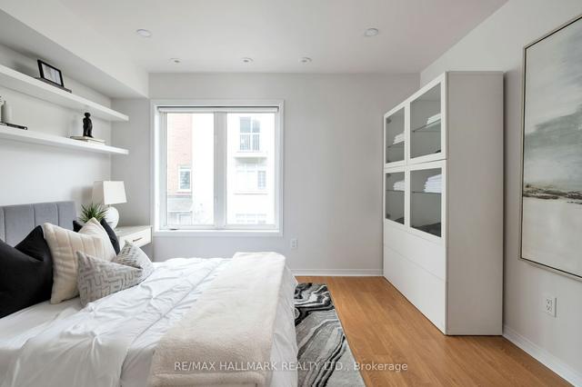 24 - 20 Turntable Cres, Townhouse with 3 bedrooms, 2 bathrooms and 1 parking in Toronto ON | Image 2