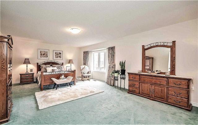 2360 Presquile Dr, House detached with 4 bedrooms, 4 bathrooms and 4 parking in Oakville ON | Image 5