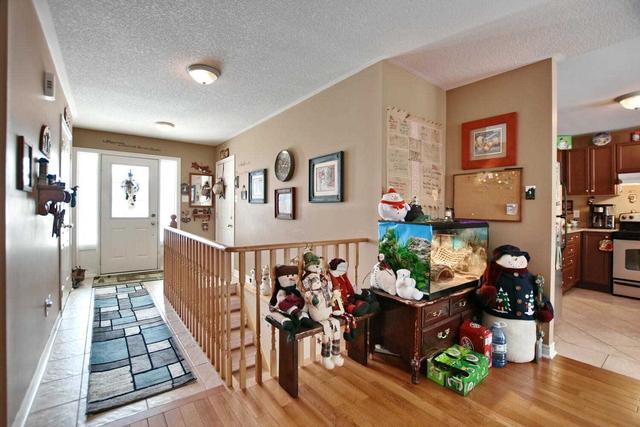 140 Constance Blvd, House detached with 2 bedrooms, 1 bathrooms and 5 parking in Wasaga Beach ON | Image 4
