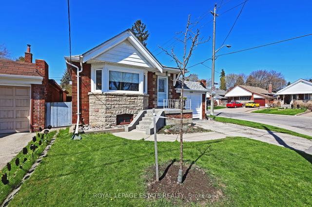 228 Glenwood Cres, House detached with 2 bedrooms, 2 bathrooms and 2 parking in Toronto ON | Image 12