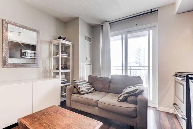 820 - 38 Joe Shuster Way, Condo with 1 bedrooms, 1 bathrooms and null parking in Toronto ON | Image 6