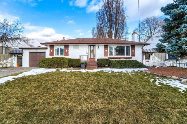 335 Cochrane St, House detached with 3 bedrooms, 2 bathrooms and 3 parking in Whitby ON | Image 1