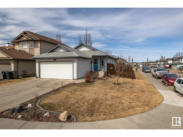 17 Leyland Wy, House detached with 4 bedrooms, 2 bathrooms and 8 parking in Spruce Grove AB | Image 1