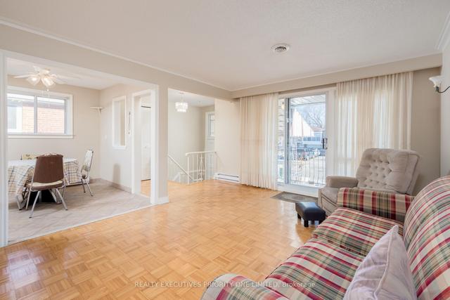 18 Futura Dr, House semidetached with 3 bedrooms, 2 bathrooms and 3 parking in Toronto ON | Image 27