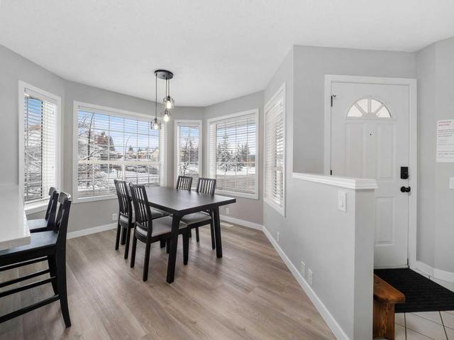 33 Silvergrove Close Nw, Home with 3 bedrooms, 2 bathrooms and 1 parking in Calgary AB | Image 8