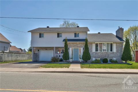 102 Ottawa Street, House detached with 3 bedrooms, 3 bathrooms and 4 parking in Arnprior ON | Card Image