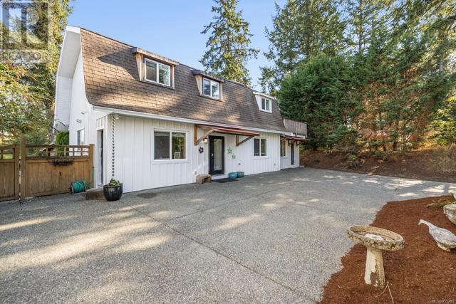 4821 Elk Rd, House detached with 7 bedrooms, 6 bathrooms and 10 parking in Saanich BC | Image 3