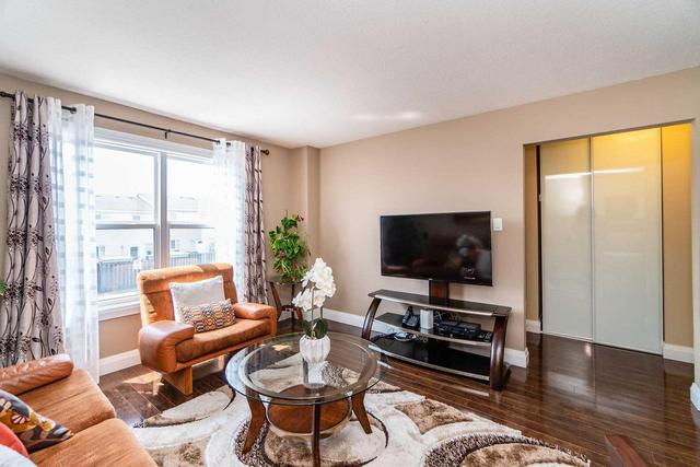 78 Morley Cres, Townhouse with 3 bedrooms, 2 bathrooms and 1 parking in Brampton ON | Image 8