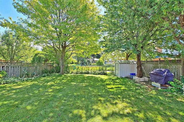 51 Mooregate Ave, House detached with 3 bedrooms, 2 bathrooms and 4 parking in Toronto ON | Image 11