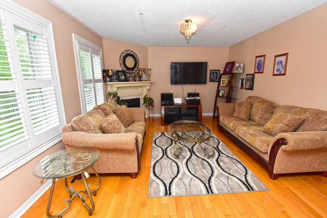 13 Trailridge Dr, House detached with 5 bedrooms, 4 bathrooms and 6 parking in Brampton ON | Image 5
