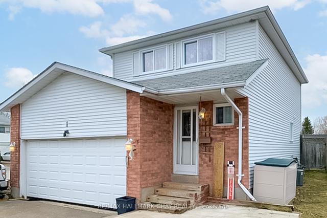 1 Mccuaig Crt, House detached with 3 bedrooms, 3 bathrooms and 3.5 parking in Barrie ON | Image 4