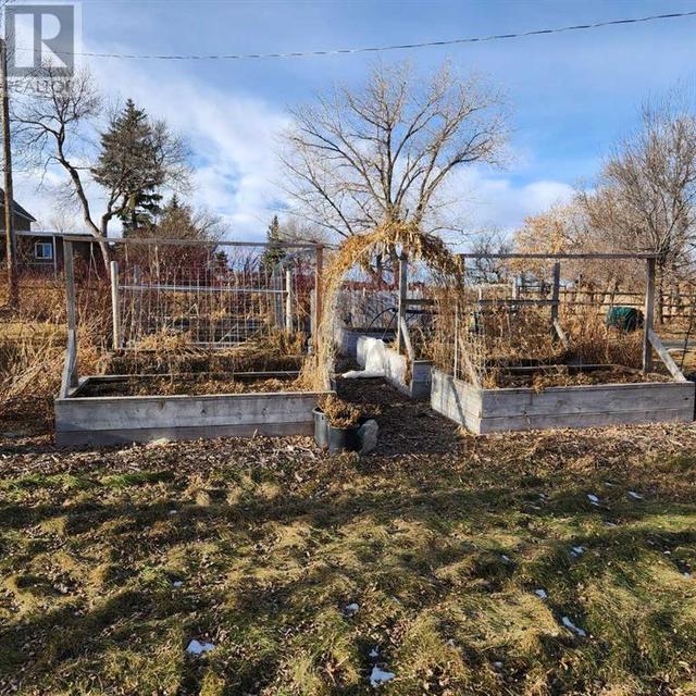 501 Highway, House detached with 4 bedrooms, 2 bathrooms and null parking in Cardston County AB | Image 41