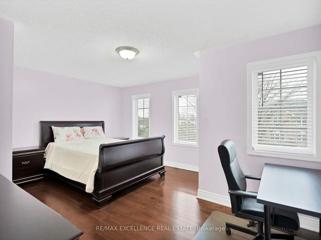 27 Dwyer Dr, House detached with 4 bedrooms, 4 bathrooms and 4 parking in Brampton ON | Image 15