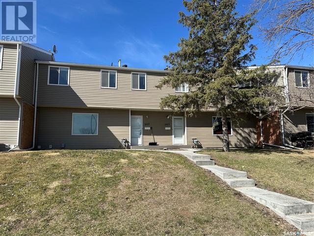 3922 Castle Road, House attached with 3 bedrooms, 1 bathrooms and null parking in Regina SK | Image 2