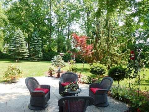 7 Antrim Crt, House detached with 2 bedrooms, 3 bathrooms and 6 parking in Caledon ON | Image 2