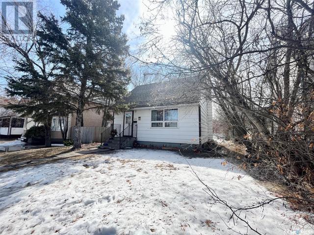 123 24th Street E, House detached with 3 bedrooms, 1 bathrooms and null parking in Prince Albert SK | Image 1
