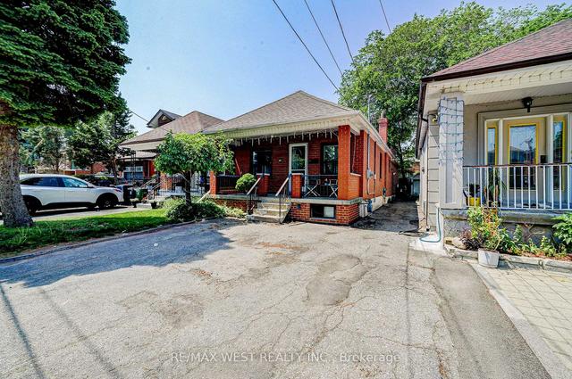 86 Chiswick Ave, House detached with 3 bedrooms, 2 bathrooms and 1 parking in Toronto ON | Image 12