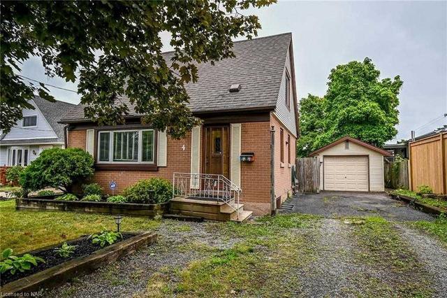 4 Flanders Ave, House detached with 3 bedrooms, 1 bathrooms and 4 parking in St. Catharines ON | Card Image