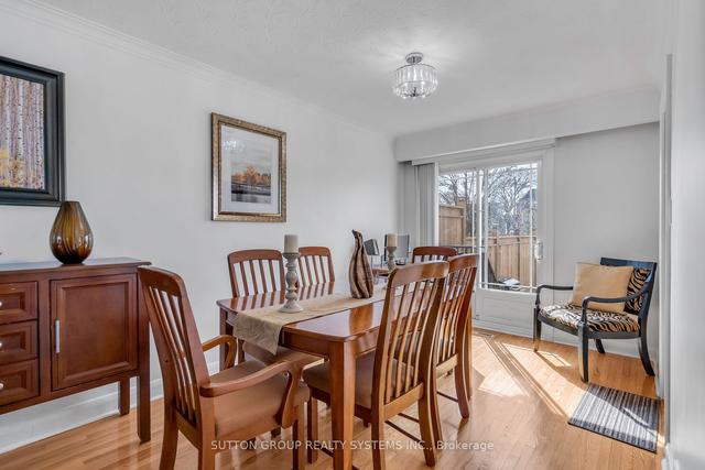 17 Arthur St, House semidetached with 3 bedrooms, 2 bathrooms and 3 parking in Toronto ON | Image 7
