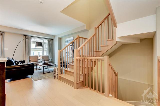 184 Overberg Way, Townhouse with 4 bedrooms, 4 bathrooms and 2 parking in Ottawa ON | Image 6