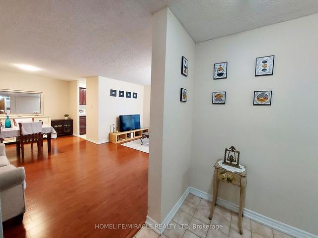 409 - 25 Kensington Rd S, Condo with 2 bedrooms, 1 bathrooms and 1 parking in Brampton ON | Image 24