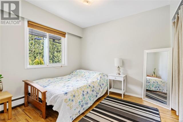454 Burnside Rd W, House attached with 3 bedrooms, 2 bathrooms and 1 parking in Saanich BC | Image 12