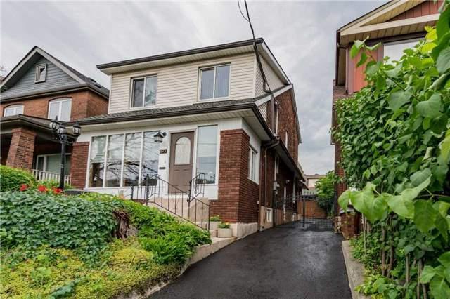 1573 Dufferin St, House detached with 3 bedrooms, 2 bathrooms and 7 parking in Toronto ON | Image 2
