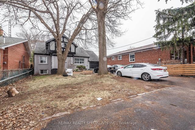 77 Whitfield Ave, House detached with 5 bedrooms, 3 bathrooms and 9 parking in Toronto ON | Image 12