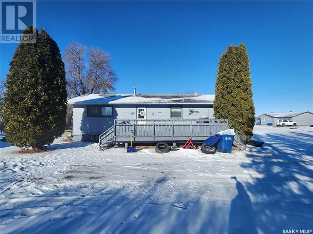 542 1st Street E, House detached with 5 bedrooms, 2 bathrooms and null parking in Lafleche SK | Image 2