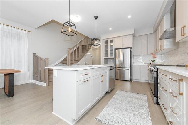 119 Angelonia Crescent, Townhouse with 4 bedrooms, 3 bathrooms and 3 parking in Ottawa ON | Image 6