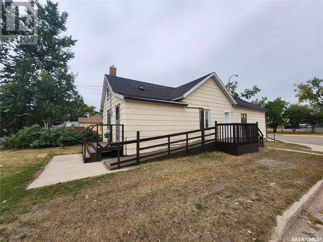 403 3rd Avenue W, House detached with 4 bedrooms, 1 bathrooms and null parking in Melville SK | Image 1
