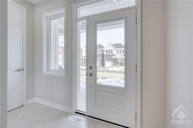 2003 Postilion Street, Townhouse with 3 bedrooms, 3 bathrooms and 3 parking in Ottawa ON | Image 3