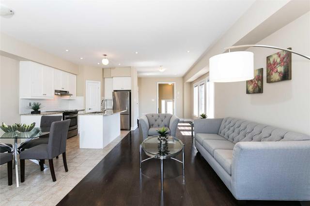 13301 Bathurst St, House attached with 3 bedrooms, 3 bathrooms and 1 parking in Richmond Hill ON | Image 7