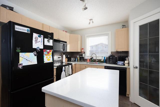 198 Fox Crescent, House detached with 4 bedrooms, 2 bathrooms and 2 parking in Wood Buffalo AB | Image 7