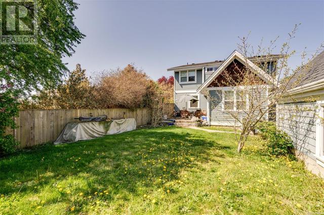 3153 Alder St, House detached with 5 bedrooms, 3 bathrooms and 2 parking in Victoria BC | Image 46