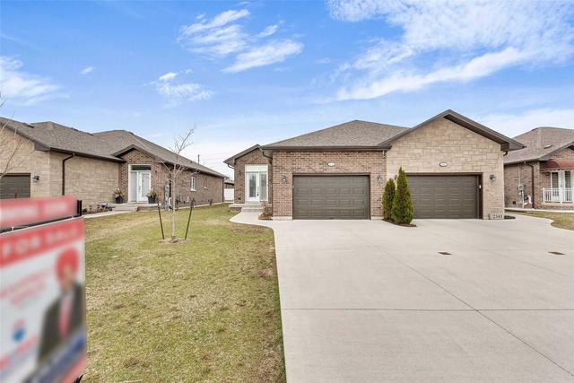2545 Olive Rd, House semidetached with 2 bedrooms, 3 bathrooms and 5 parking in Windsor ON | Image 12