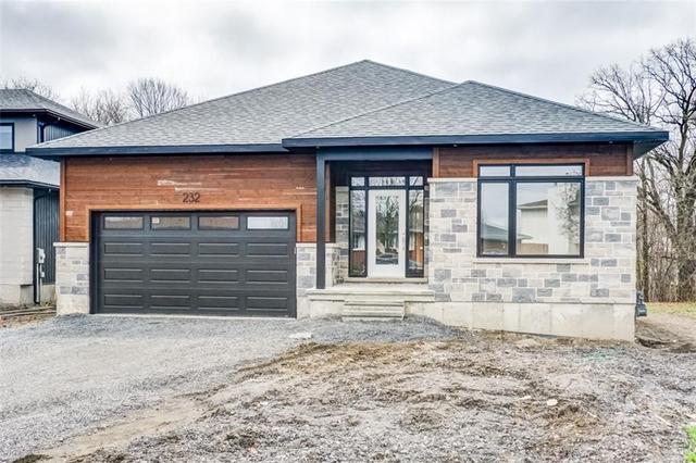 296 Wood Avenue, House detached with 3 bedrooms, 2 bathrooms and 4 parking in Smiths Falls ON | Image 2