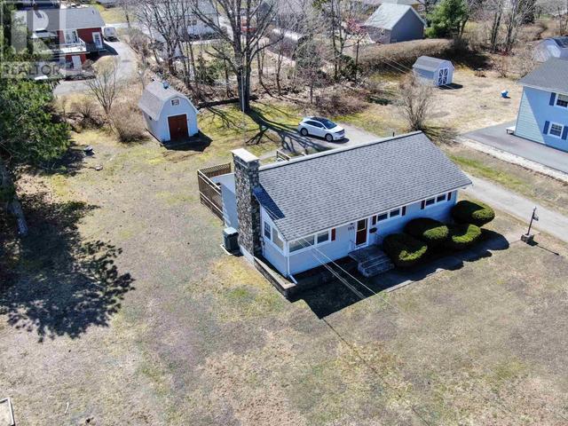 105 Hillcrest Street, House detached with 3 bedrooms, 1 bathrooms and null parking in Bridgewater NS | Image 2