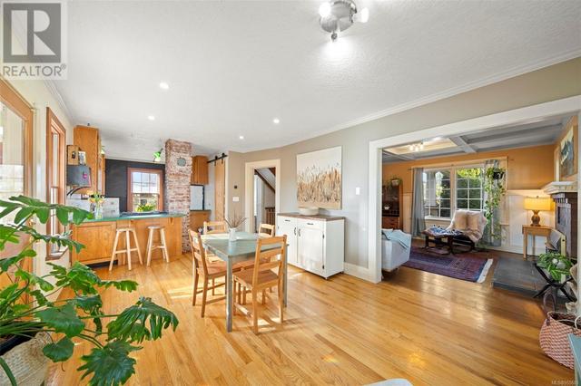 55 Logan Ave, House detached with 4 bedrooms, 3 bathrooms and 3 parking in Saanich BC | Image 17