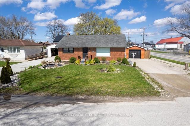 427 Adelaide St, House detached with 2 bedrooms, 2 bathrooms and 7 parking in Strathroy Caradoc ON | Image 25