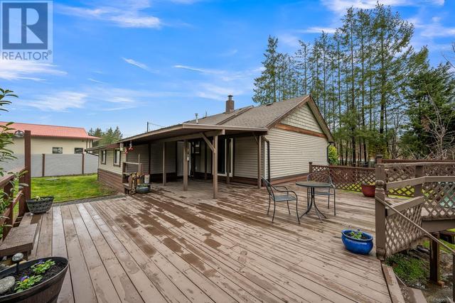 5733 Island Hwy N, House detached with 3 bedrooms, 1 bathrooms and 4 parking in Comox Valley B (Lazo North) BC | Image 24