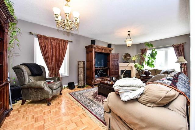 73 Laurier Ave, House detached with 4 bedrooms, 3 bathrooms and 2 parking in Richmond Hill ON | Image 4