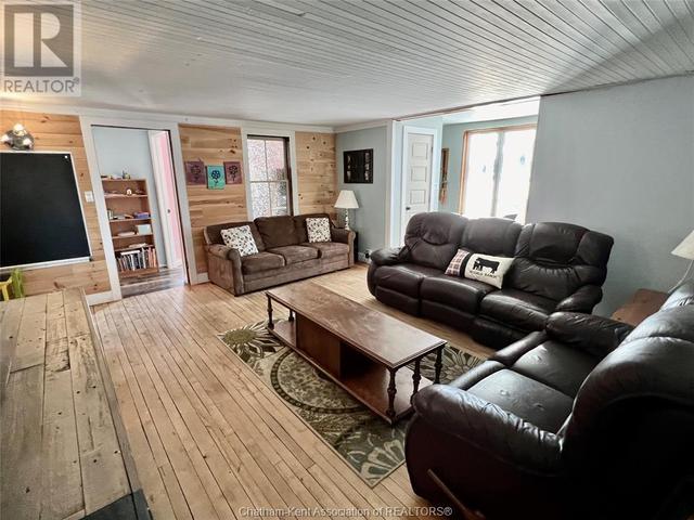 4045 On 579 Highway, Home with 4 bedrooms, 2 bathrooms and null parking in Cochrane ON | Image 36